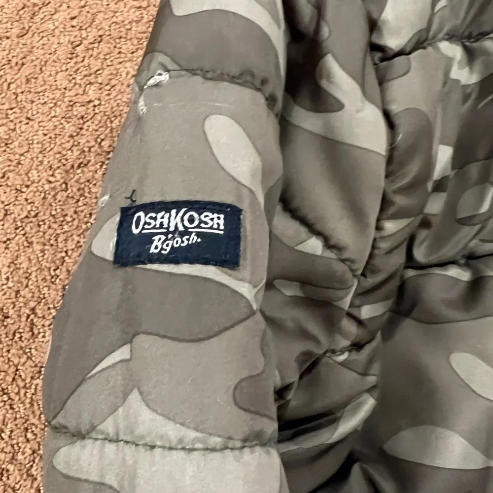 OshKosh B’Gosh Camo Reversible Sherpa Hooded Winter Puffer Jacket Size 5